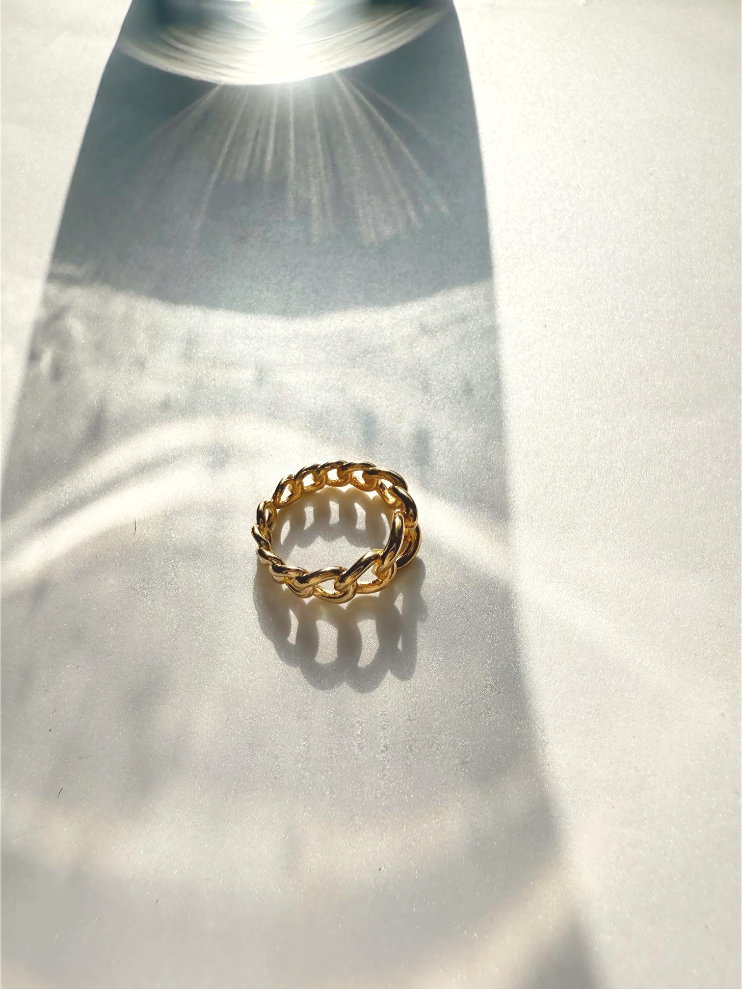 כסף, פלדת אל־חלד או ציפוי זהב – איך תדעי מה באמת מתאים לך?